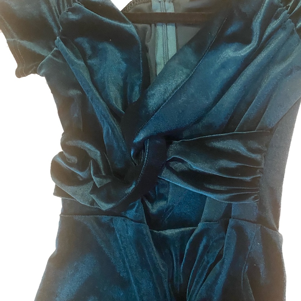 Boohoo Green Velvet short romper size 4